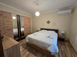 Old Soul, Modern Comfort Apartment - Tirana - 5