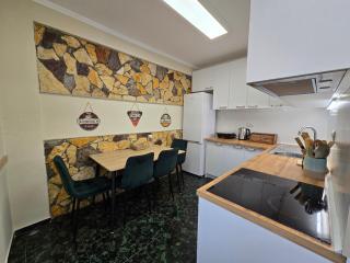 Old Soul, Modern Comfort Apartment - Tirana - 8
