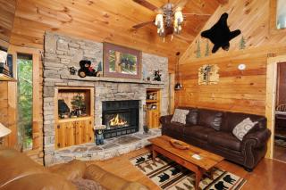 Log cabin sleeps 9- game room, hot tub, stone fireplace, firepit, pet friendly! - Sevierville - 6