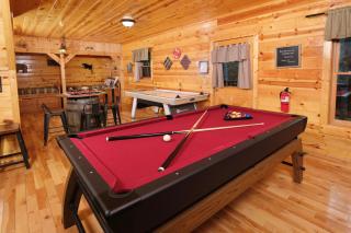Enjoy A Big Game Room & Cozy Outdoor Spaces - Sleeps 11 - Pigeon Forge - Sevierville - 0
