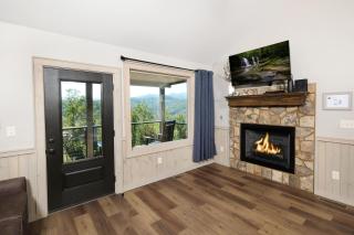 Brand new 1 bedroom, mtn view, great location, hot tub! - Gatlinburg - 1