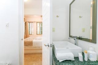 Amazing Location Steps to Beach & Nightlife - Playa del Carmen - 2