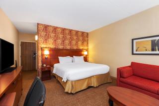 Courtyard Toledo Airport Holland - 9