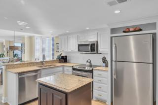 Oceanfront w Pool Beach Access Balcony View 312 B Shipwatch by AvantStay - Isle of Palms - 3