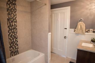Middletown Centenarian 4 Bed 2 Bath Sleeps 12 - Middletown - 1