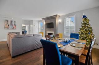 Main Street Oasis Pool and Hot Tub Sleeps 8 - Hamilton - 8