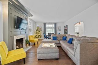 Main Street Oasis Pool and Hot Tub Sleeps 8 - Hamilton - 7