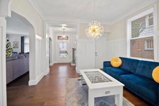 Main Street Oasis Pool and Hot Tub Sleeps 8 - Hamilton - 6