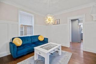 Main Street Oasis Pool and Hot Tub Sleeps 8 - Hamilton - 5