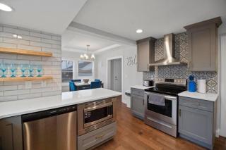 Main Street Oasis Pool and Hot Tub Sleeps 8 - Hamilton - 1