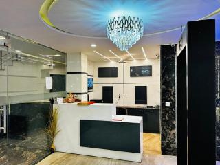 Hotel De Clark - Free Airport Drop for Minimum 05 Nights Stay - 5 mins from IGI & Domestic Airport Delhi - Neu-Delhi - 9
