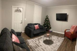 Charming Blue Haven 2Bed,1 Bath Home Sleeps 8 - Hamilton - 7