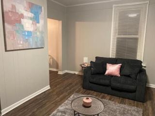 Charming Blue Haven 2Bed,1 Bath Home Sleeps 8 - Hamilton - 6