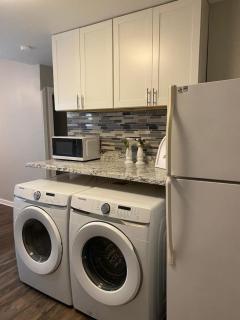 Charming Blue Haven 2Bed,1 Bath Home Sleeps 8 - Hamilton - 2