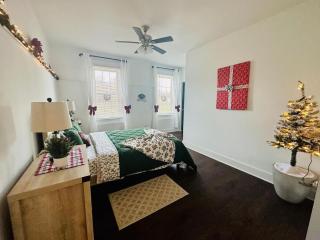 Holly Jolly Historic Home Where Its Always XMAS - Hamilton - 2