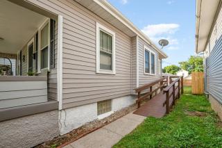 Dayton Street Sports Haven - 3 Bed 2 Bath Sleeps 8 - 7
