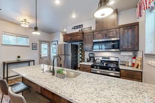 Rosey - The Petite Chalet in the Pines - Donnelly - 3