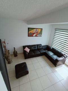 Excelente Casa Familiar con Alberca - 9