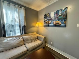 Cozy 1 BR, walk to subway, Free WiFi & Parking - 8