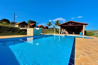 Chácara com 4 Chalés, grande piscina e muito verde - Atibaia - 0