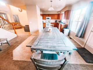 Hot Tub, King Beds, Pet Friendly Close to I25 - 3
