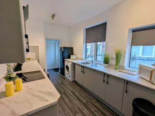 Central 3 Bedroom House - Stoke-on-Trent - 4