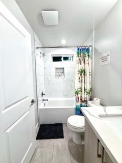 Newly built home, ample parking, near SEA Airport - Tukwila - 8