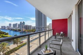 Unique 2BR Apartment Gym & Pool - Hallandale Beach - 6