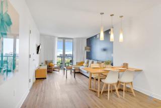 1BR Apartment with Balcony-Near Beach - Hallandale Beach - 6