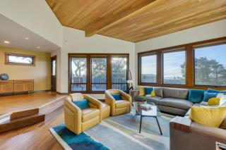 Half Block to Beach w Oceanview Patio Balcony The Shore Pine by AvantStay - Arch Cape - 0
