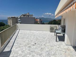 Modern Chic Seaview Appartement - 1