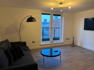 2 Bedroom Penthouse City View - Birmingham - 5