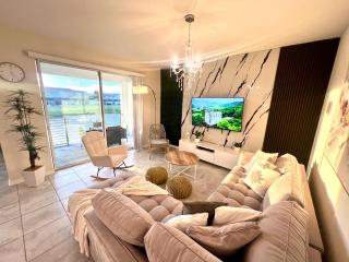 Stunning 2BR with Lake View at Storey Lake Resort - Kissimmee - 0