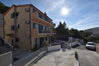 Apartments Vila Ivan - Omiš - 0