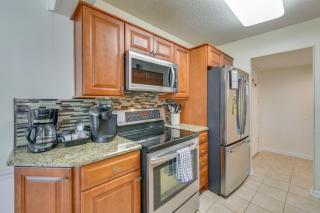 Bright Miramar Beach Condo - Walk to Beach! - Destin - 2