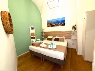 Fiftythree house - in the heart of Napoli - 0