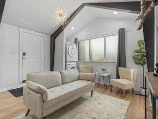 Lawrenceville Central !1 Modern and Cozy One Bedroom Apartment with Free Street Parking - Pittsburgh - 7
