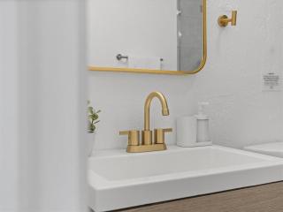 Lawrenceville Central !1 Modern and Cozy One Bedroom Apartment with Free Street Parking - Pittsburgh - 3