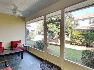 Beach Beauty 4 bed 3 bath home 5 min walk to beach in gated community - Destin - 8