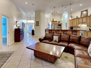 Beach Beauty 4 bed 3 bath home 5 min walk to beach in gated community - Destin - 5