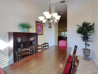 Beach Beauty 4 bed 3 bath home 5 min walk to beach in gated community - Destin - 1