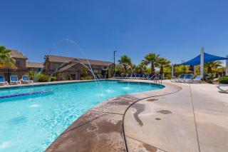 Sand Cove the Pool is Open and Heated Year Round! - Washington - 5