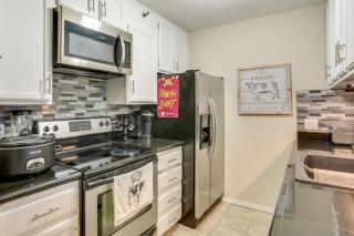 Updated Apt in Dtwn Minneapolis with Pool Access! - Minneapolis - 8