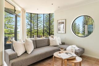 La Ronde 4 - Hear the Waves of Pippi Beach - Yamba - 7