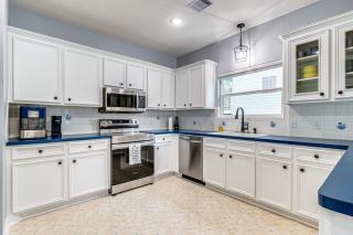 Less Than 1 Mi to Boat Ramp Waterfront Lake Conroe Home! - Montgomery - 6
