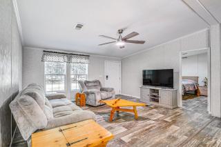 7 Mi to Crystal River Home with Yard and Fire Pit! - 0