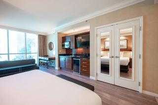 No Resort Fee Strip View Suite + Free Valet + Pool - 1