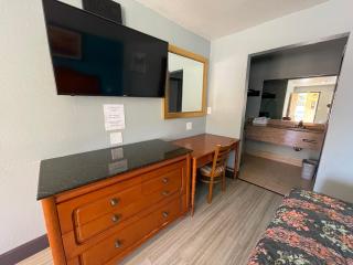 Travelers Inn - Castro Valley - 2