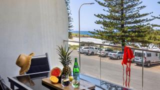 LA Ronde 4 - Hear the Waves of Pippi Beach - Holiday Yamba - Yamba - 9