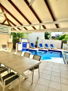 Luxury House on Clifton Beach with Heated Saltwater Swimming Pool - Clifton Beach - 3